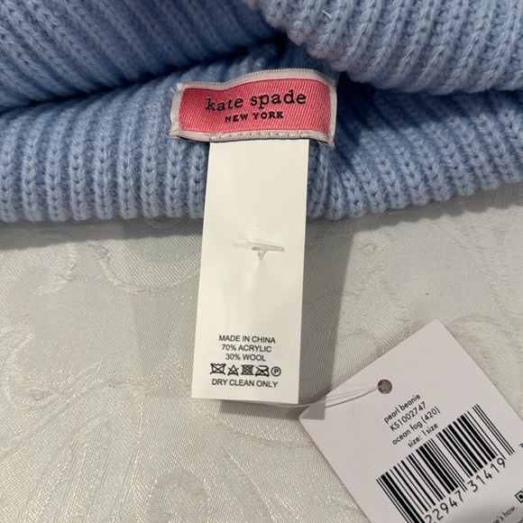 ♠️ Kate spade Knit Beanie and Glove Set. - Picture 7 of 13